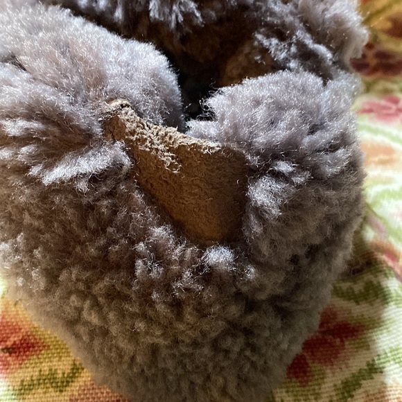 UGG Boots Womens 5 grey Bailey Button Suede Sheepskin Pull On gray - Picture 11 of 13